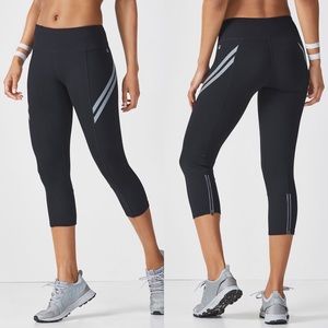 •FABLETICS• EUC Aria Reflective Black/Sliver Capri